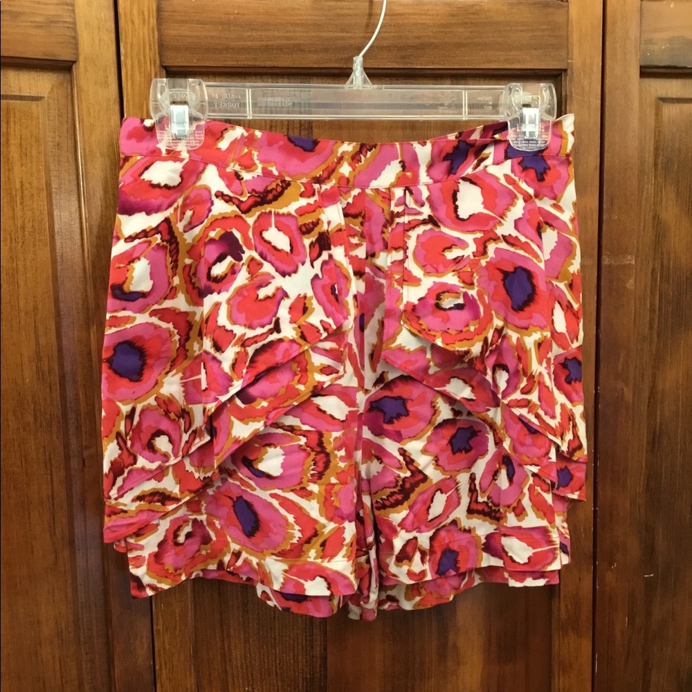 Gianni Bini shorts with flutter flaps front, size 2, NWT